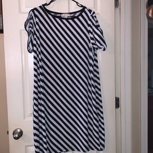 ✨WOMEN’S MICHAEL KORS BLACK & WHITE STRIPE DRESS✨